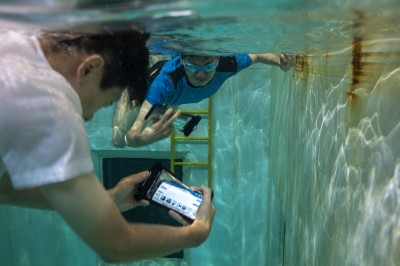 Newswise: UW researchers bring first underwater messaging app to smartphones